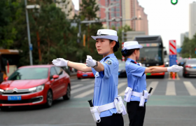 中考停车“宝典”出炉 冰城公安暖心护考